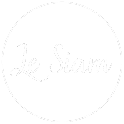 Logo rond avec écrit Le Siam